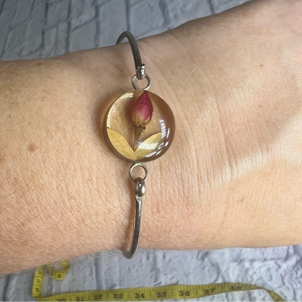 Rose and 925 silver bracelet. Real rose in resin
